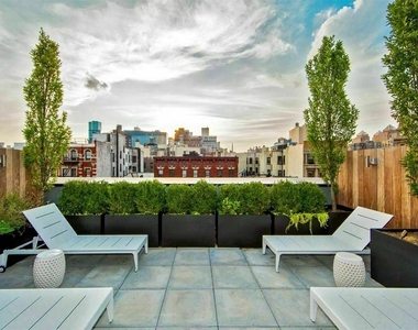 E 10th St - NO FEE - Luxury Amenities - Photo Thumbnail 5