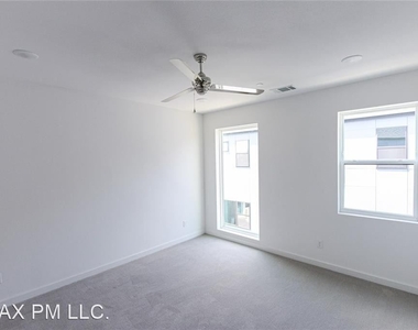 427 W 10th St Unit 103 - Photo Thumbnail 15