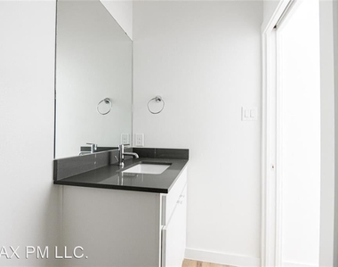 427 W 10th St Unit 103 - Photo Thumbnail 10