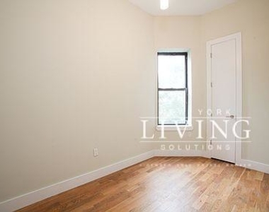 35 Rogers Avenue - Photo Thumbnail 9