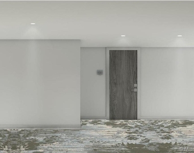 2555 Collins Ave - Photo Thumbnail 30