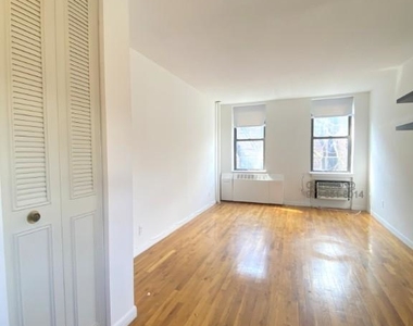 246 West 22nd Street - Photo Thumbnail 1