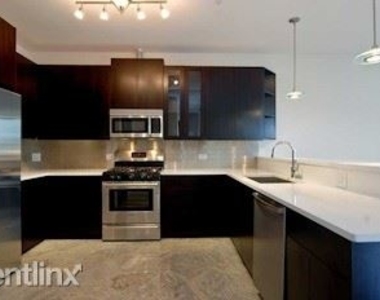 1635 W Cortland St Apt 201 - Photo Thumbnail 9