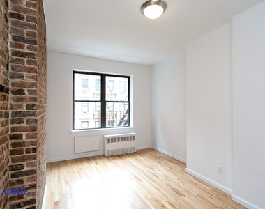 206 East 25th Street - Photo Thumbnail 3