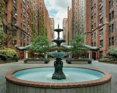 460 West 24th Street - Photo Thumbnail 3