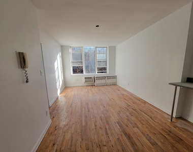 320 West 22nd Street - Photo Thumbnail 0