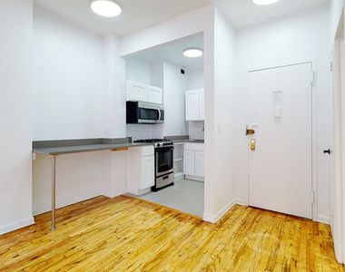 320 West 22nd Street - Photo Thumbnail 5