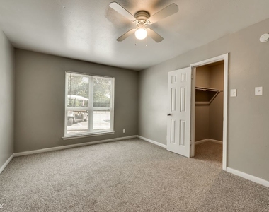 4311 Woodhollow Dr Apt 306 - Photo Thumbnail 6