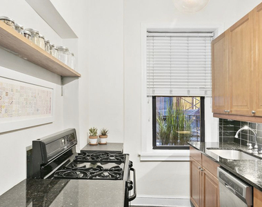 130 West 16th Street - Photo Thumbnail 6