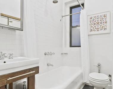 130 West 16th Street - Photo Thumbnail 4