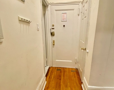 212 West 16th Street - Photo Thumbnail 0