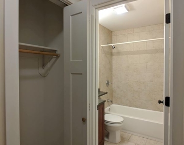 555 W Arlington Pl 402 - Photo Thumbnail 11