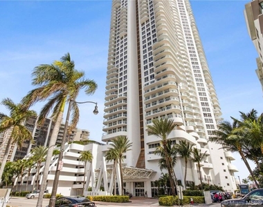 6365 Collins Ave - Photo Thumbnail 0