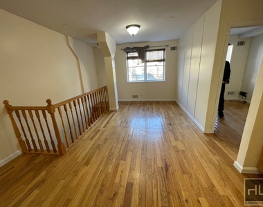 567 Warren St - Photo Thumbnail 1