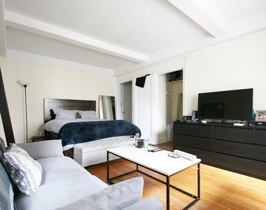 455 West 34th Street - Photo Thumbnail 2