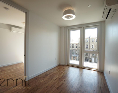 770 Lexington Avenue - Photo Thumbnail 5