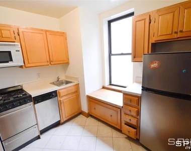 312 West 47th street - Photo Thumbnail 3