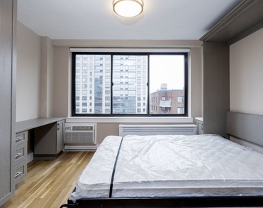 784 Columbus Avenue - Photo Thumbnail 5