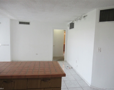 7135 Collins Ave - Photo Thumbnail 2