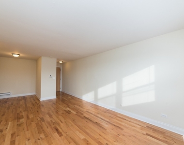 555 W Arlington Pl - Photo Thumbnail 2