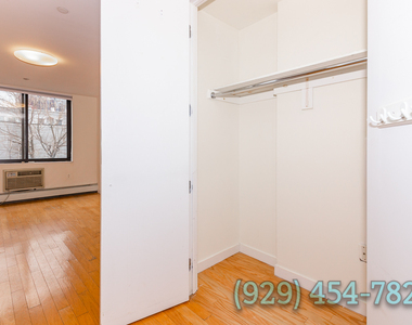 924 Metropolitan Avenue - Photo Thumbnail 4