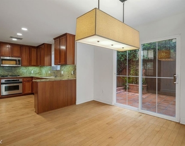 838 17th St Apt 101 - Photo Thumbnail 3