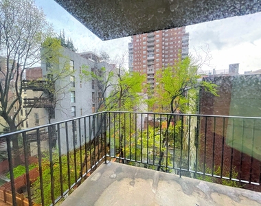 370 West 30th Street - Photo Thumbnail 6