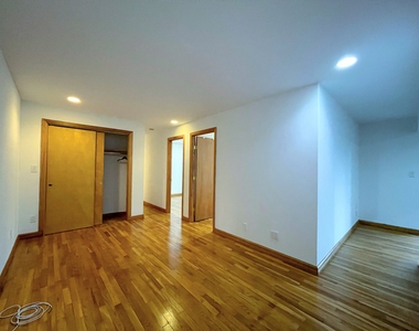 370 West 30th Street - Photo Thumbnail 3