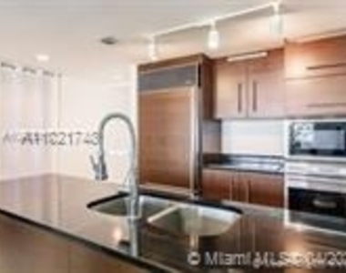 475 Brickell Ave - Photo Thumbnail 3