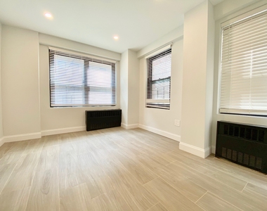 160 Parkside Avenue - Photo Thumbnail 4