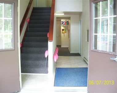 1039 N Maple St - Photo Thumbnail 4