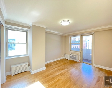 310 Greenwich Street - Photo Thumbnail 4