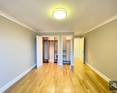 310 Greenwich Street - Photo Thumbnail 4