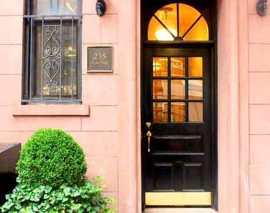 235 East 54th Street - Photo Thumbnail 8