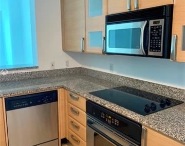 2101 Brickell Ave Apt 3205 - Photo Thumbnail 18