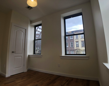 591 Franklin Avenue - Photo Thumbnail 4