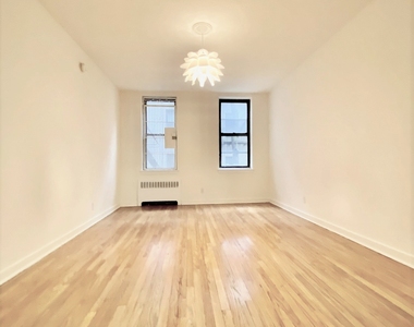 304 East 38th Street - Photo Thumbnail 2