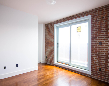 31 Brooklyn Avenue - Photo Thumbnail 2