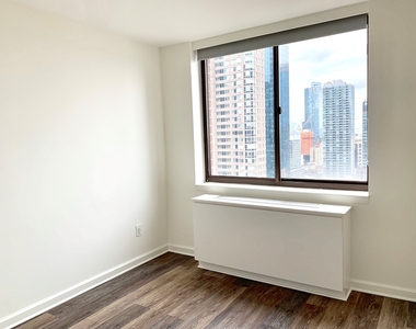 520 West 43rd Street - Photo Thumbnail 7