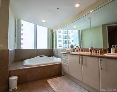 5959 Collins Ave - Photo Thumbnail 26