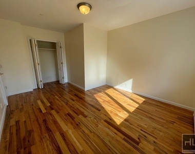 567 Warren St - Photo Thumbnail 2