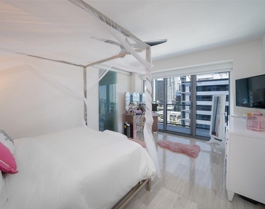 1451 Brickell Ave Unit 1601 - Photo Thumbnail 7