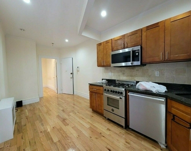 223 West 16th Street - Photo Thumbnail 2