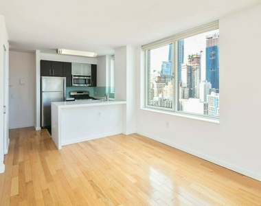 350 West 37th Street - Photo Thumbnail 2