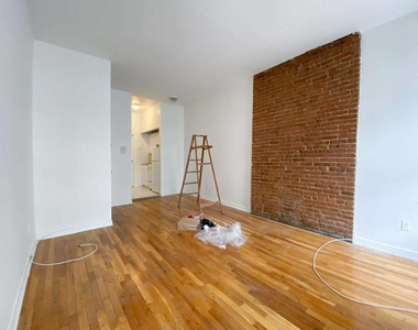 212 East 85th Street - Photo Thumbnail 1