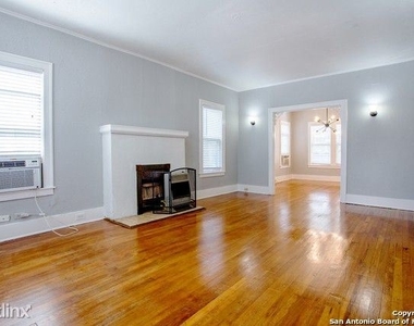 121 E Norwood Ct Apt 1 - Photo Thumbnail 8