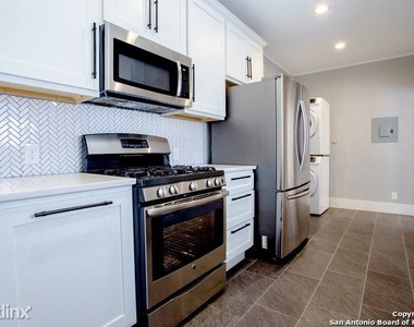 121 E Norwood Ct Apt 1 - Photo Thumbnail 3