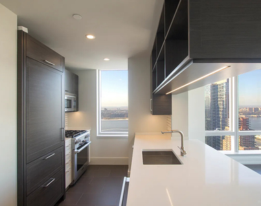 West 40th & 10th Avenue - Photo Thumbnail 4