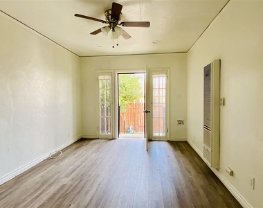 1155 1/2 Sunvue Pl - Photo Thumbnail 1