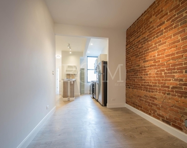 298 Nassau Ave - Photo Thumbnail 2